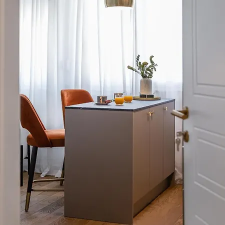 Teatar Rooms And Studio