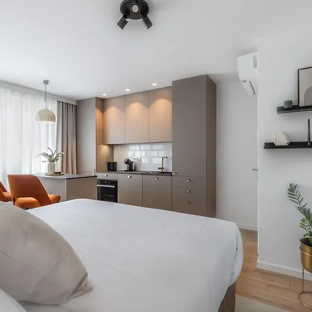 Апартаменты Teatar Rooms And Studio *