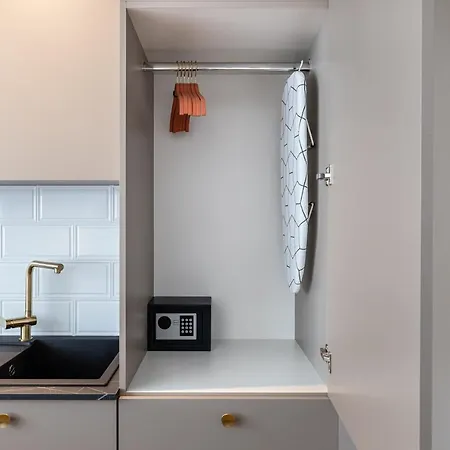 Teatar Rooms And Studio
