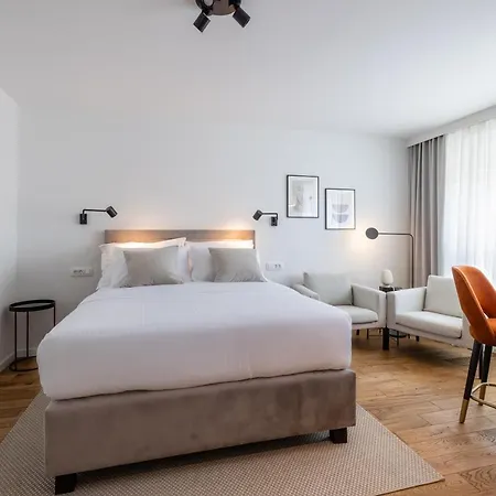 Teatar Rooms And Studio *