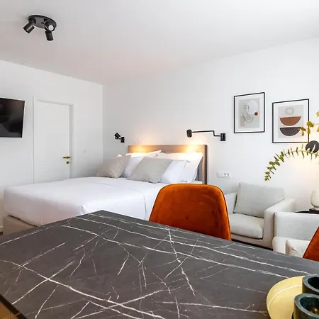 Apartment Teatar Rooms And Studio *