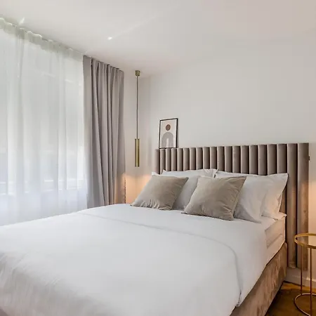 Teatar Rooms And Studio Apartment