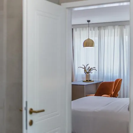 Teatar Rooms And Studio Apartment Split
